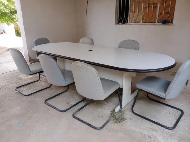 Mesa de Reunião Oval Grande + 6 Cadeiras para Escritório
