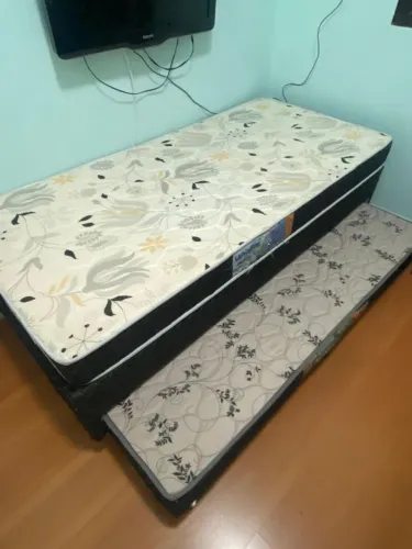 Bicama com colchão em ótimo estado