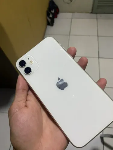 Vendo iPhone 11 branco