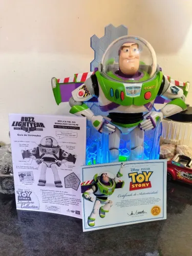 Boneco buzz lightyear collection cloud logo nuvem português ler descrição 