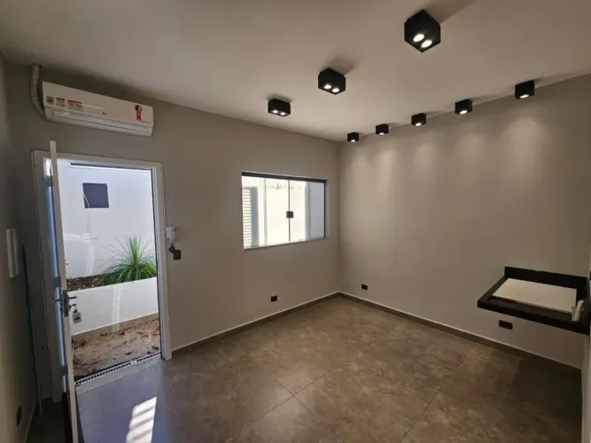 LOCAÇÃO | Sala/Salão, com 1 quartos em Zona 05, Maringá