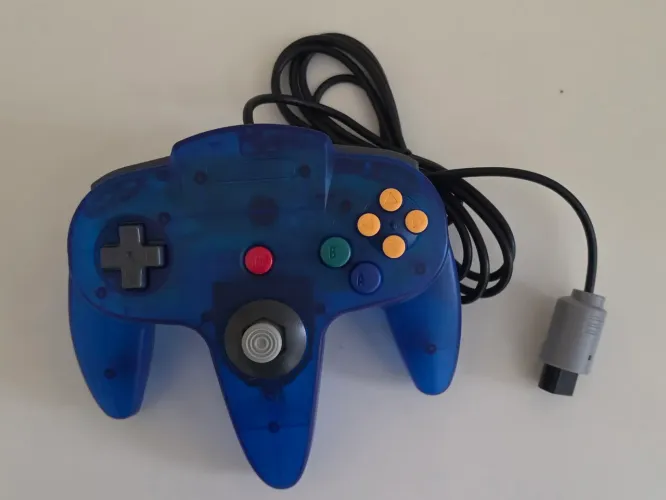 Controle Nintendo 64. Paralelo.