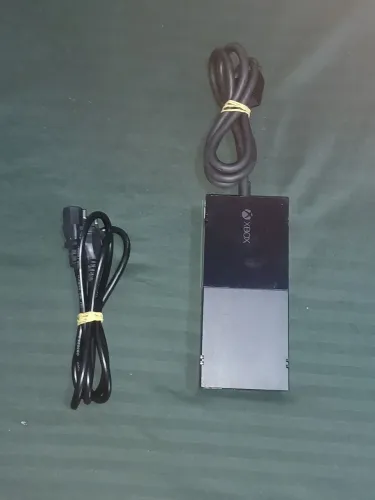 Fonte original Microsoft Xbox One Fat Bivolt