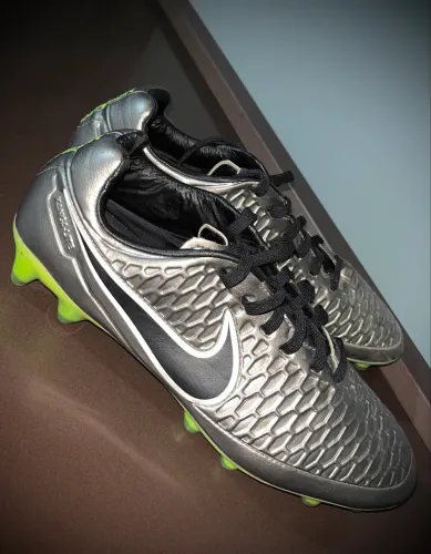Chuteira Nike Magista Prateada 39-40