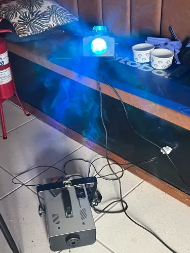 Máquina de Fumaça e Jogo de Luz