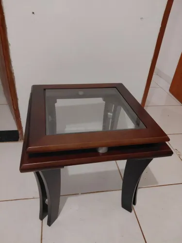Mesa de madeira com Tampo de vidro