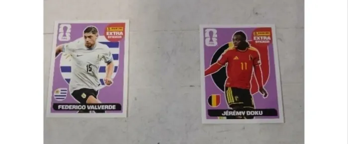 FIGURINHA LEGEND ROXO DO JEREMY DOKU E VALVERDE