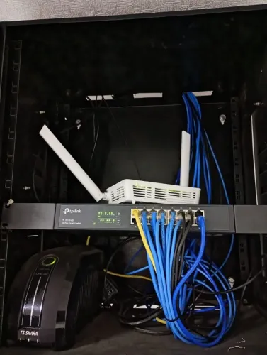 Switch 16 portas + Nobreak - Funcionando