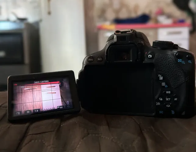 Canon EOS Rebel T5i + 2 Baterias + Carregador