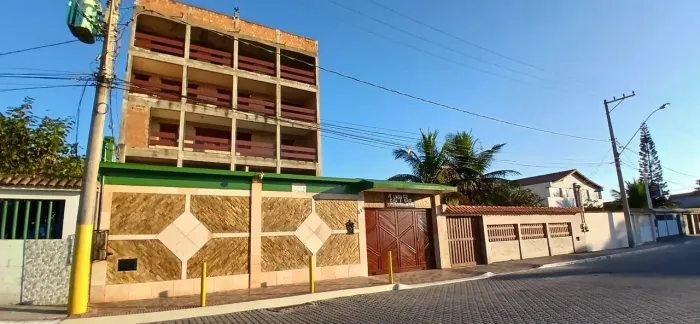 Vende-Se! Um prédio comercial e  residencial Marataizes ES 