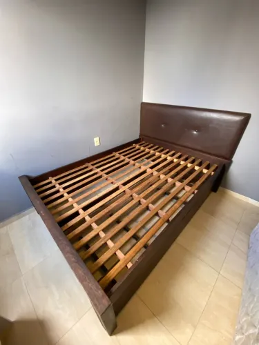Cama de Casal Madeira de Lei com Cama Auxiliar Solteirão