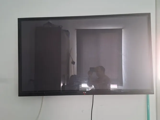 Tv LG 50 polegadas sem smart tv com problema no botão  de ligar e sem controle