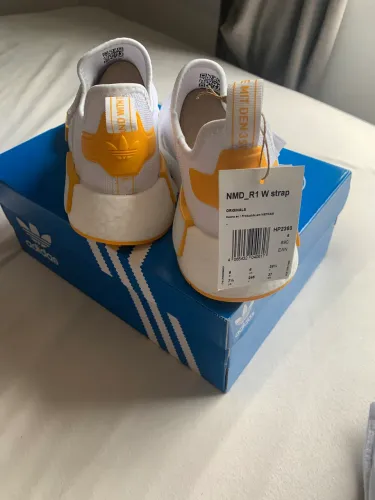 Tênis NMD R1 Strap Feminino - Branco Novo