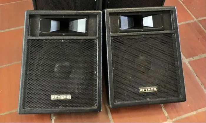 Par de caixas de retorno passivas Attack 250 w 12 pol R$ 1.300,00 whats *