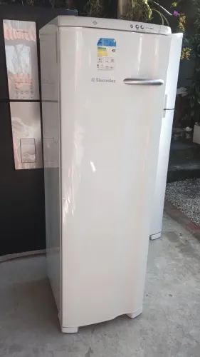 VENDE-SE FREEZER vertical Excelente estado sem ferrugens funcionando perfeitamente ?
