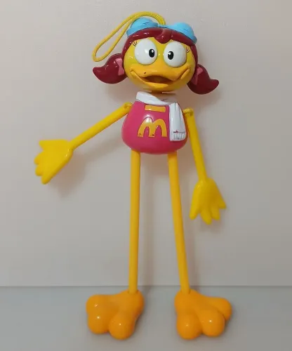 Boneco colecionável da personagem Birdie da Turma do Ronald McDonald's
