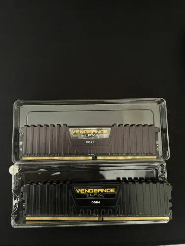 Memória Corsair DDR4 16gb(2x8) 2400mhz