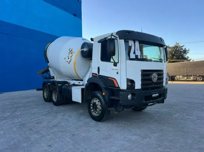 Caminhão Betoneira Volkswagen 27.260 6x4 2023/24 Vw 27260 8 m3