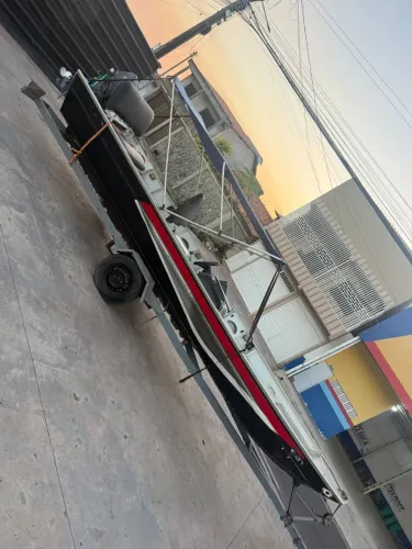 Barco semi chapa 7 metros motor 30 Hp com partida elétrica