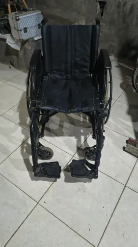 CADEIRA DE RODAS DOBRÁVEL EM ALUMÍNIO