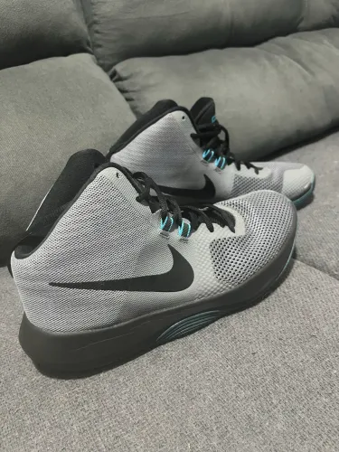 Tênis Nike Air Precision