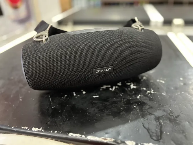 Vendo caixa de som Zealot