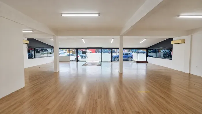Sala Comercial 176m² no Campeche | Frente Rodovia | Estacionamento