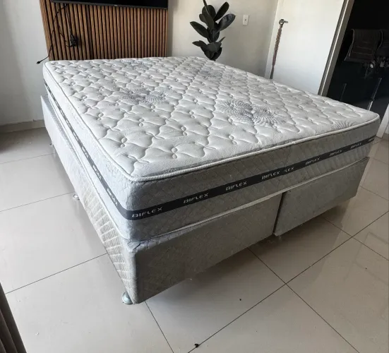 Cama queen (box + colchão)