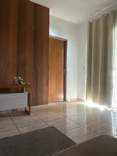 Procura-se meninas para dividir aluguel
