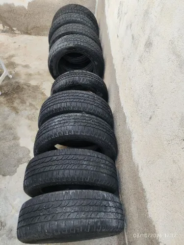 8 Pneus 205/60 R16 e 1 pneu 175/65 R14 à venda