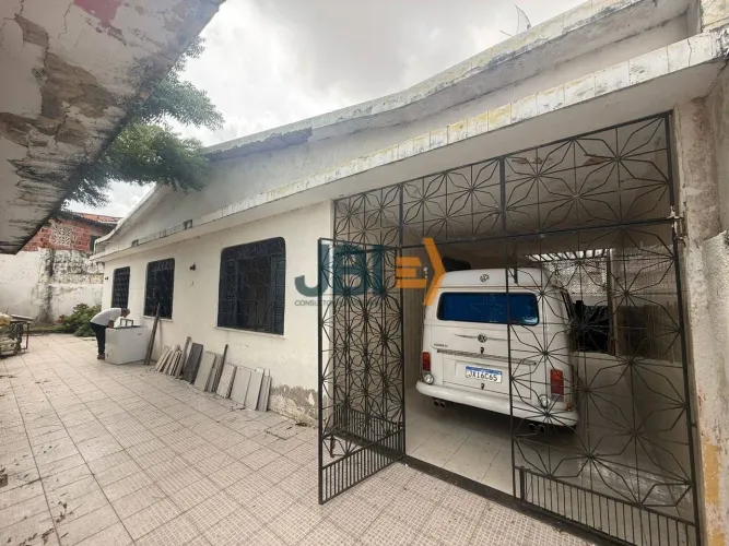 Oportunidade para Investidores com Amplo Terreno (16x22) - Amadeu Furtado