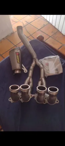 BMW S1000 é um scap Akrapovic de carbono Full