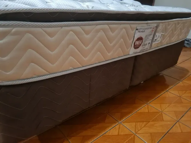 Cama casal queen