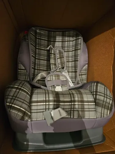 Cadeirinha para  carro NOVA, na caixa