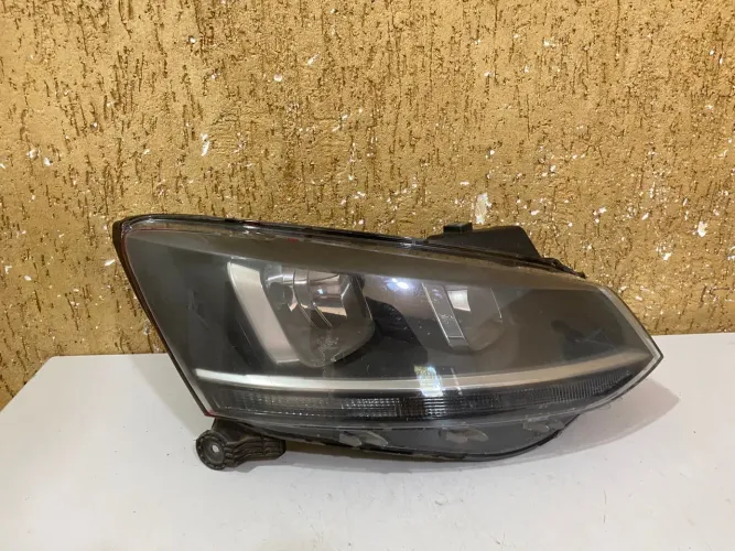 Farol direito Fox / SpaceFox / CrossFox 2015/2016/2017/2018/2019/2020/2021