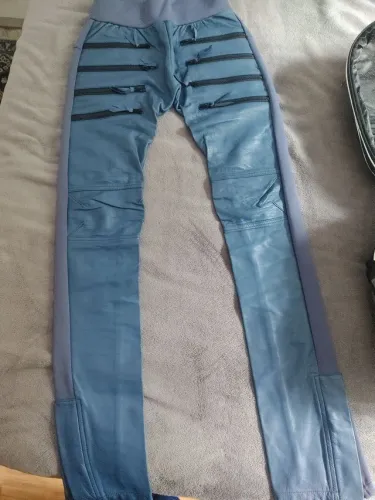 Calça em couro e elastano azul, Tam g, black Gold Andrea bogosian