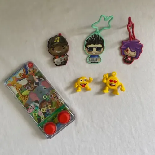 Lote 6 Brinquedos Chaveiro Funko Kinder Joy Emojis Aqua Play