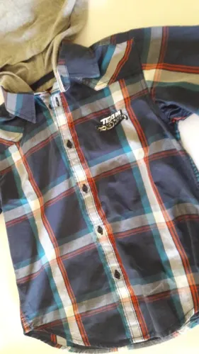 Camisa Infantil Masculina Hot Wheels manga curta com capuz -tam 6 -Semi Nova