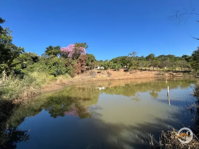 Chácara em Bonfinópolis GO, com casa construída de 2 quartos