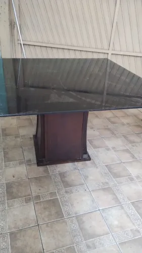 Mesa de Jantar em Madeira com Tampo de Vidro