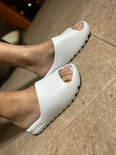 Chinelo YEZZY 
