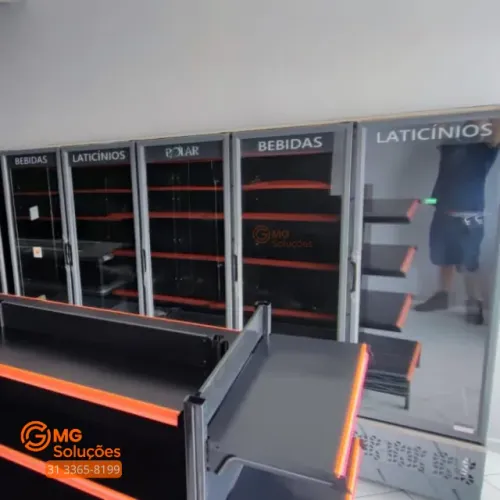 Expositor vertical refrigerado - bebidas e laticínios