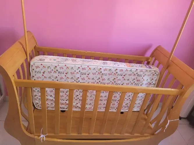 Berço Clássico de Madeira