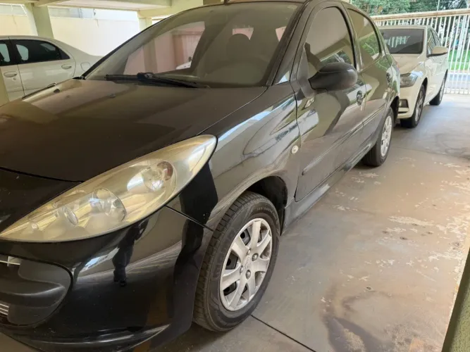 Peugeot 207 XR 1.4 Flex 8V 5P 2011