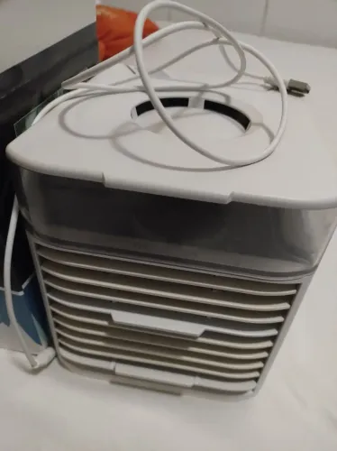 Mini climatizador de Ar Portátil - Pouco uso 