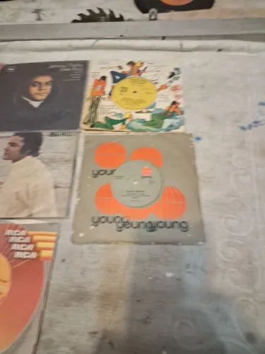 Disco de vinil antigo. Valor unitário 