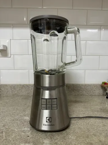 Liquidificador de aço escovado 