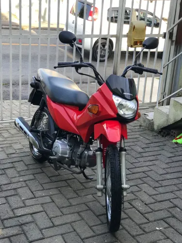 Moto extra, tem manual e chave reserva.