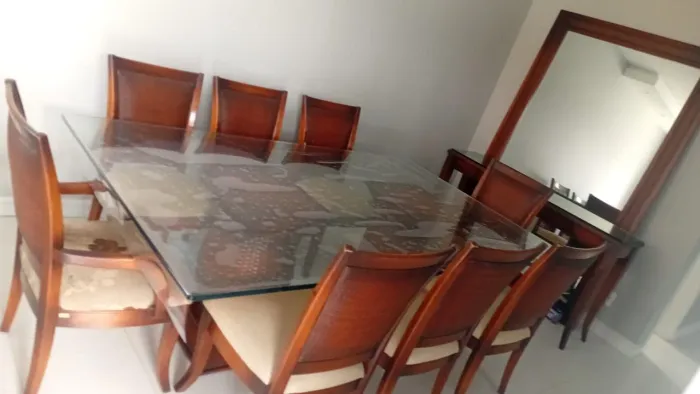 Mesa de Jantar tampo em vidro e Aparador