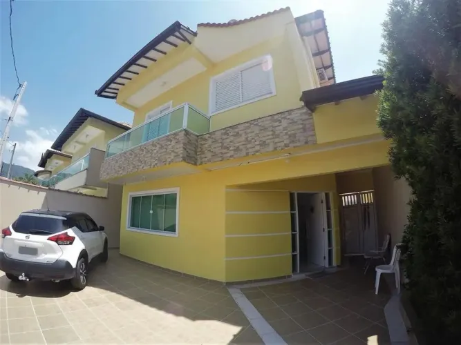 Casa em Rua das Madressilvas - Flórida - Praia Grande/SP